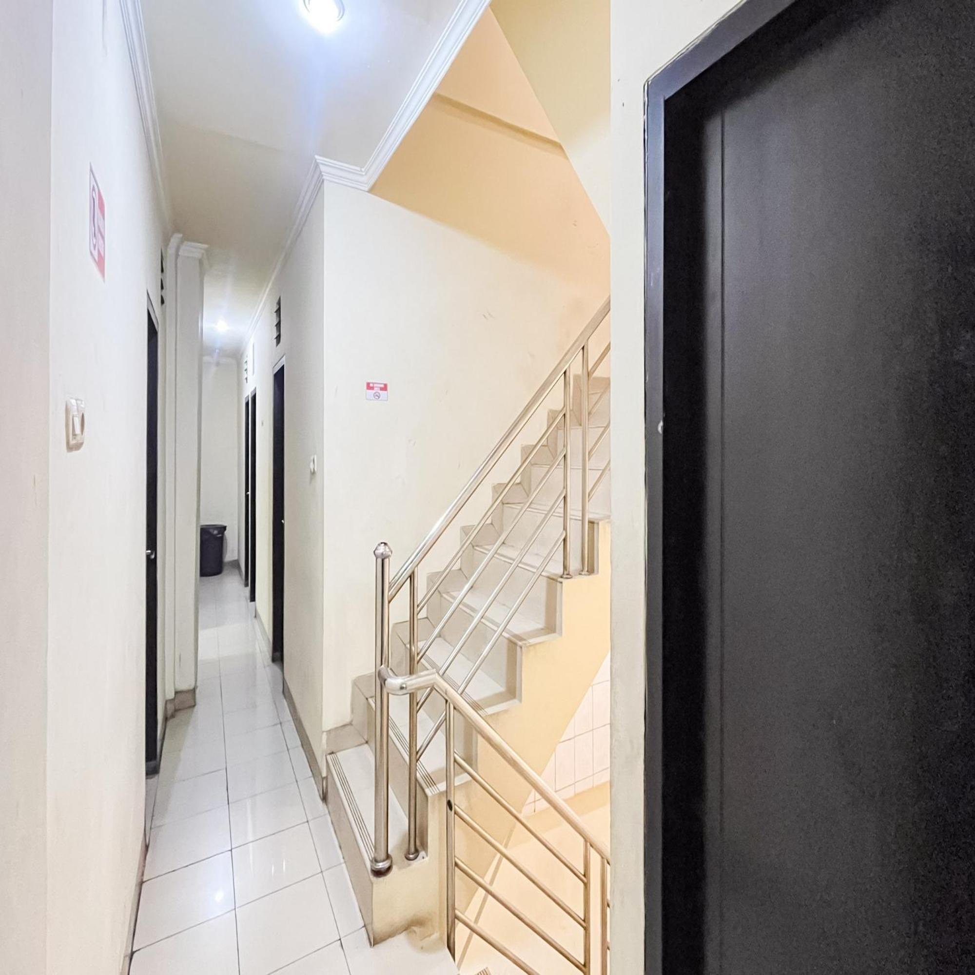 Arcadia Rooms Redpartner Jakarta Buitenkant foto